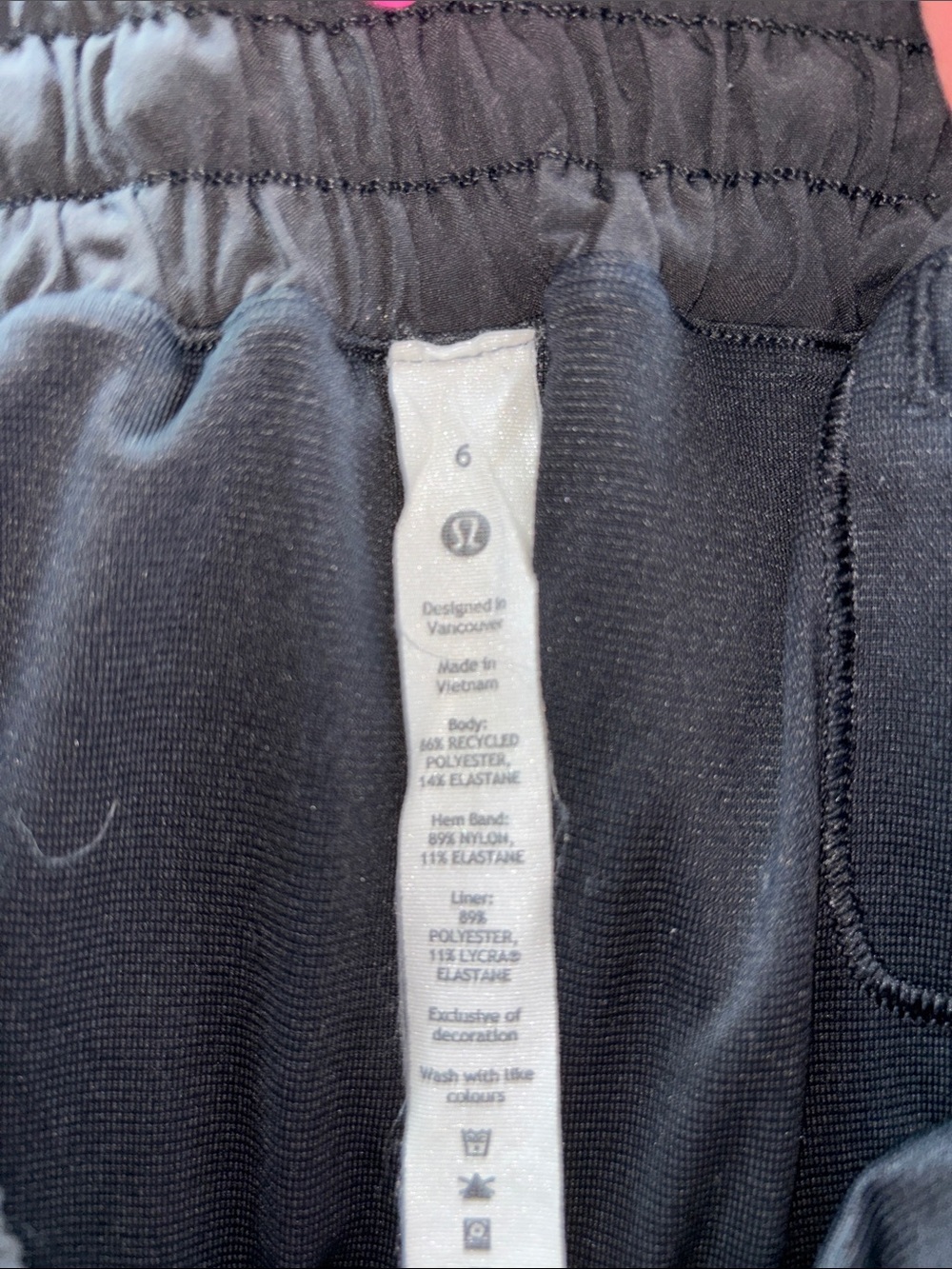 Lululemon Hotty Hot Low-Rise 4” Shorts - Picture 3 of 3